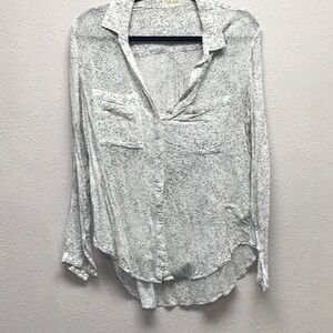 Bella Dahl Silver Graphic Long Sleeve Button Down Shirt